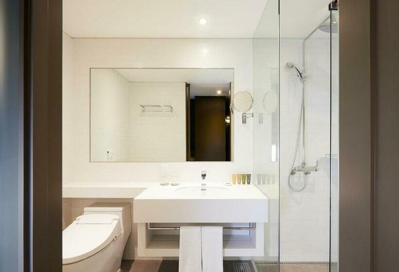 Quarto Deluxe, Glad Mapo