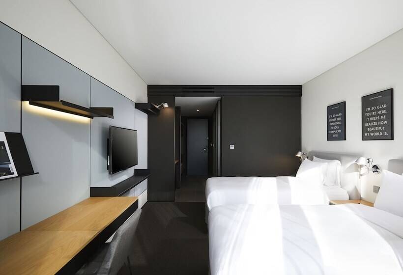 Quarto Deluxe, Glad Mapo