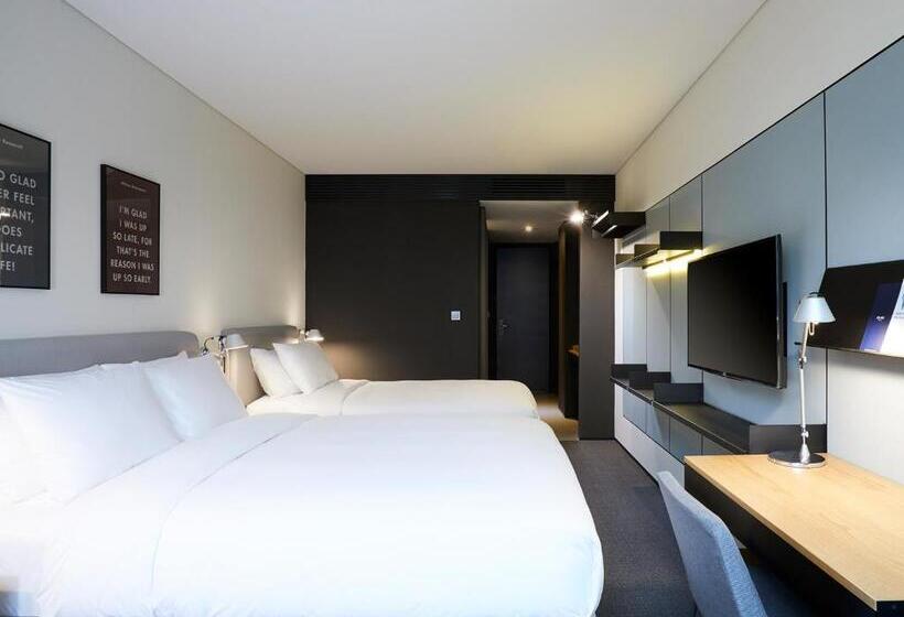 Quarto Familiar Deluxe, Glad Mapo