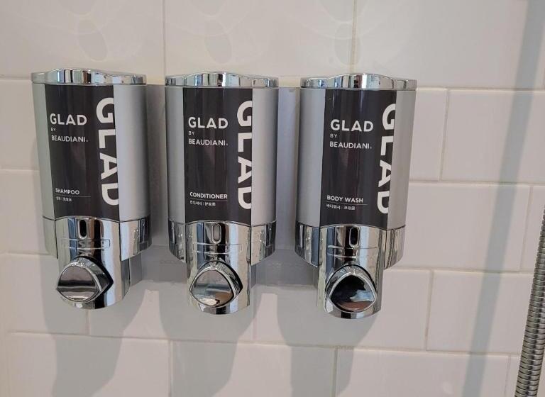 Quarto Familiar Deluxe, Glad Mapo