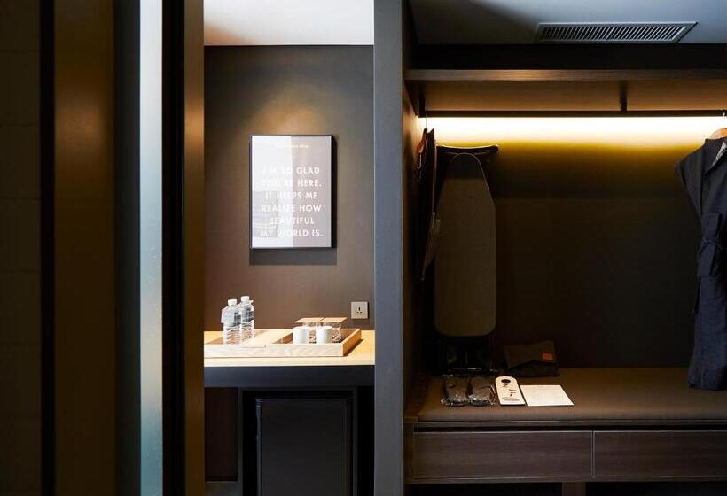 Quarto Deluxe, Glad Mapo