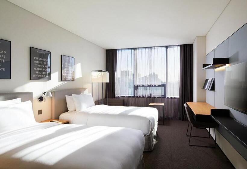 Quarto Deluxe, Glad Mapo