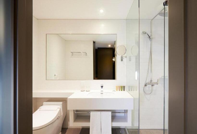 Quarto Deluxe, Glad Mapo