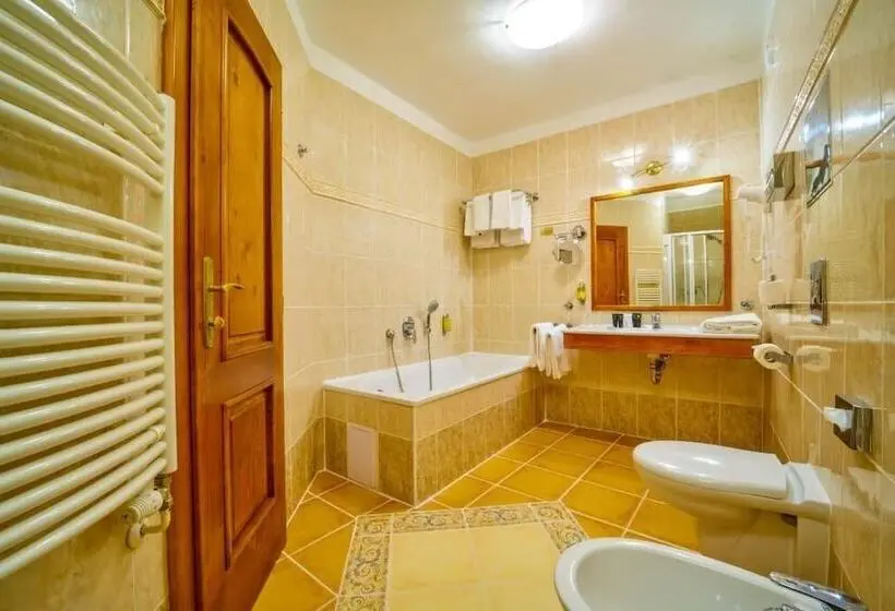 اتاق استاندارد چهار تخته, Josephine Old Town Square Hotel Czech Leading Hotels