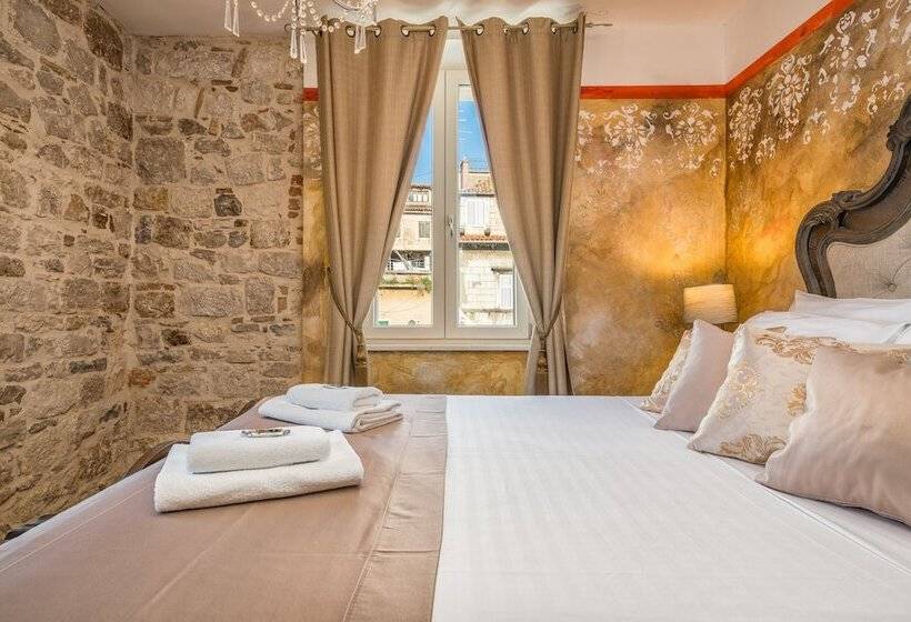 اتاق لوکس, Plaza Marchi Old Town   Mag Quaint & Elegant Boutique Hotels