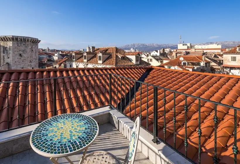 デラックススイート, Plaza Marchi Old Town Mag Quaint & Elegant Boutique Hotels