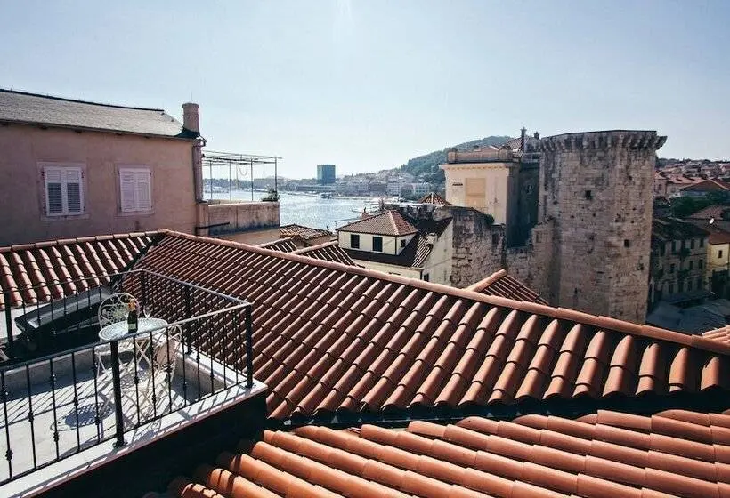 デラックススイート, Plaza Marchi Old Town Mag Quaint & Elegant Boutique Hotels