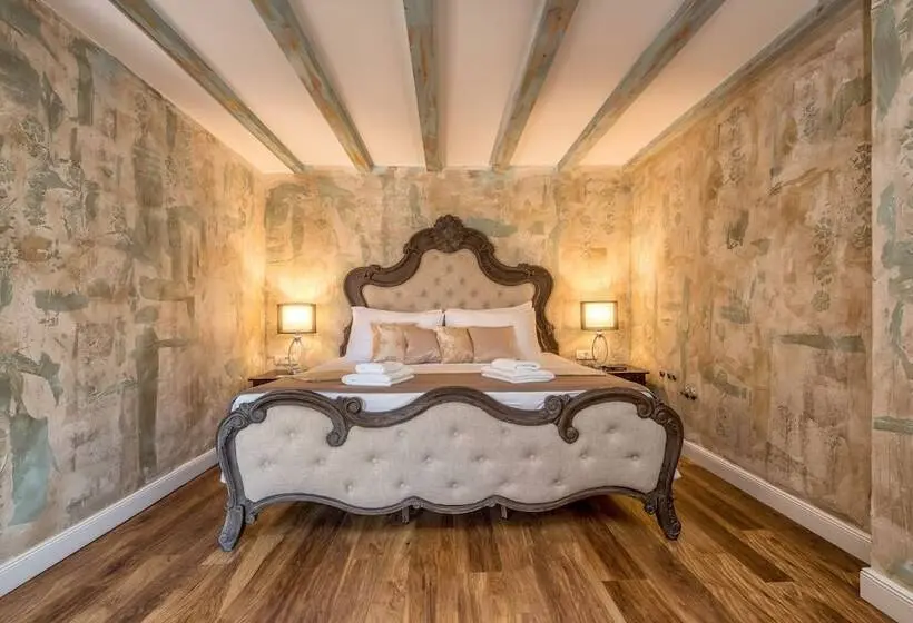 デラックススイート, Plaza Marchi Old Town Mag Quaint & Elegant Boutique Hotels