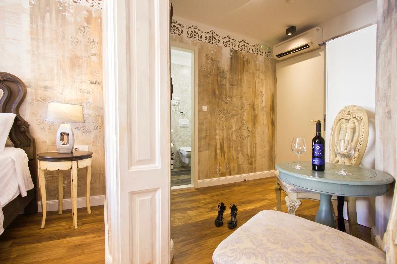 اتاق لوکس, Plaza Marchi Old Town   Mag Quaint & Elegant Boutique Hotels