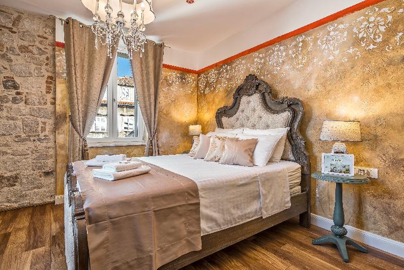 اتاق لوکس, Plaza Marchi Old Town   Mag Quaint & Elegant Boutique Hotels