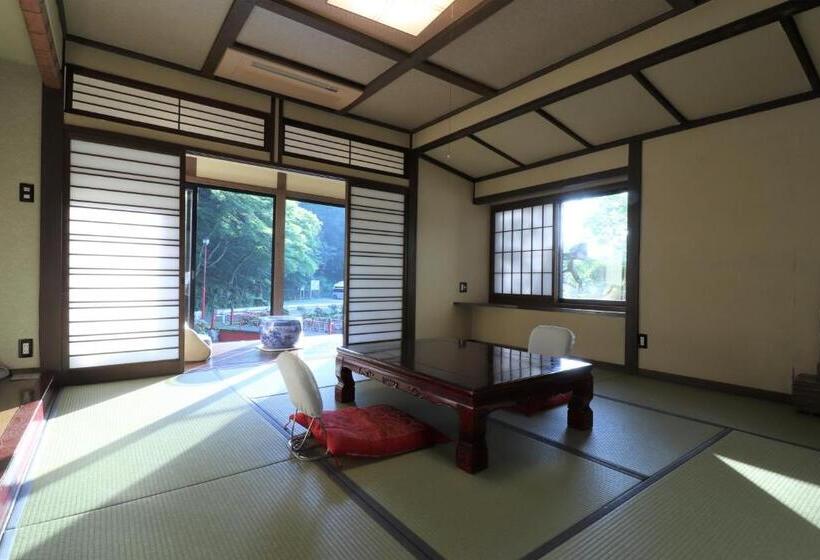 غرفة سوبيريور ثلاثية, Yumoto Ueyama Ryokan