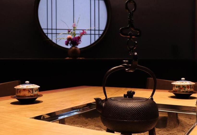 جناح إدارى, Yumoto Ueyama Ryokan