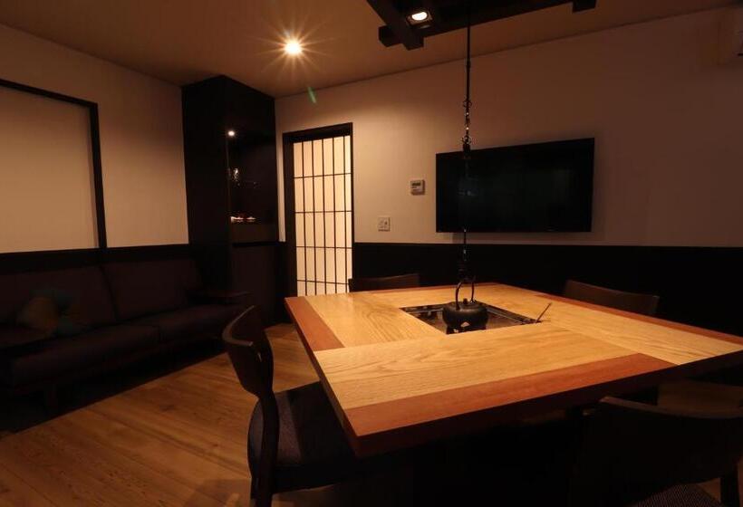 جناح إدارى, Yumoto Ueyama Ryokan