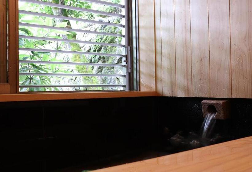 جناح إدارى, Yumoto Ueyama Ryokan