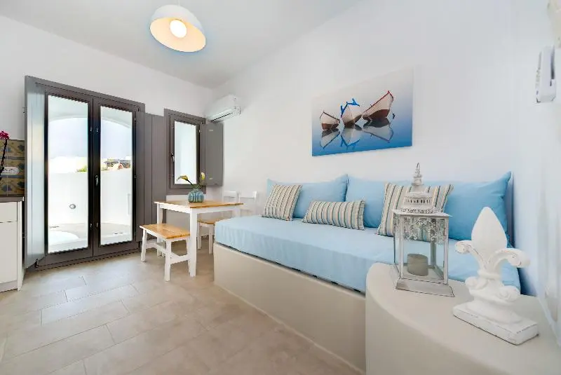 Suite with Pool, White Harmony Suites