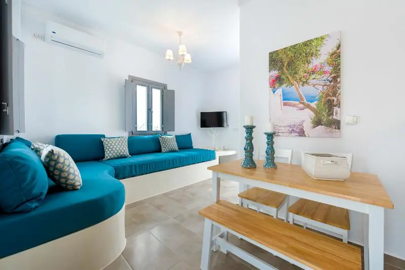 Suite with Pool, White Harmony Suites