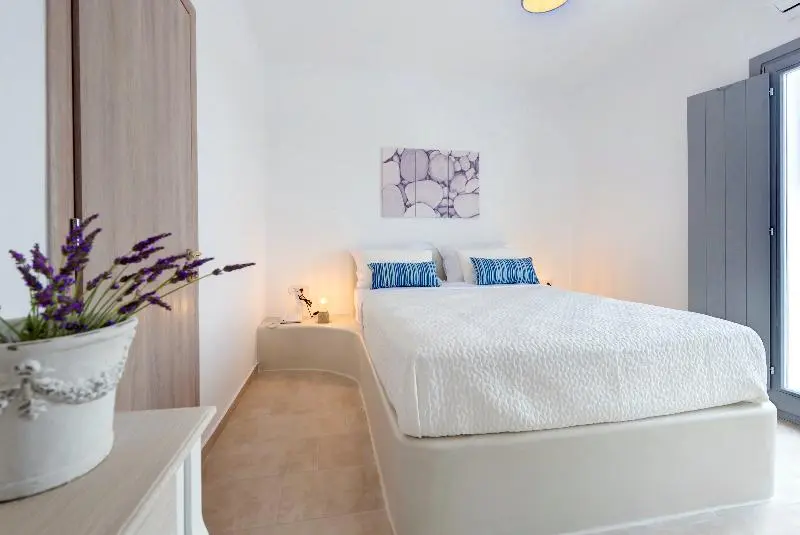 Suite with Pool, White Harmony Suites