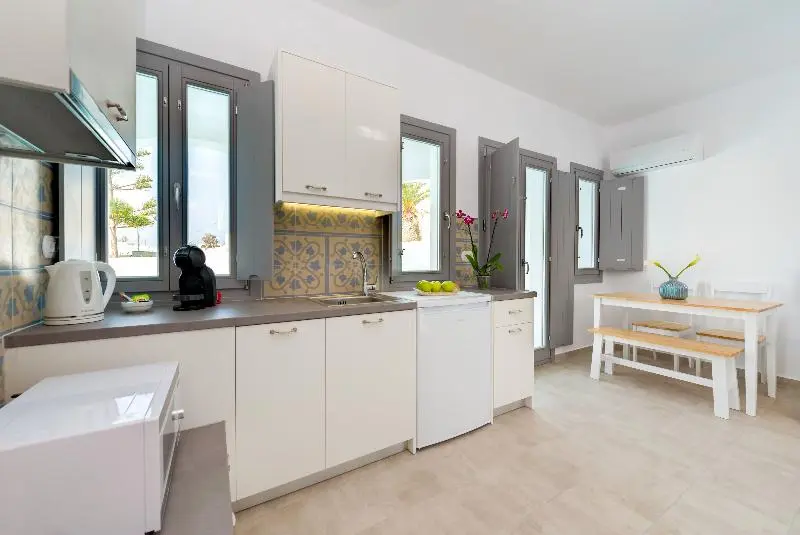 Suite with Pool, White Harmony Suites