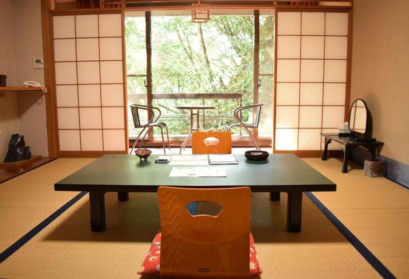 اتاق خانوادگی, Yunominesou