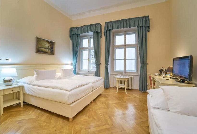اتاق استاندارد سه نفره, Josephine Old Town Square Hotel   Czech Leading Hotels