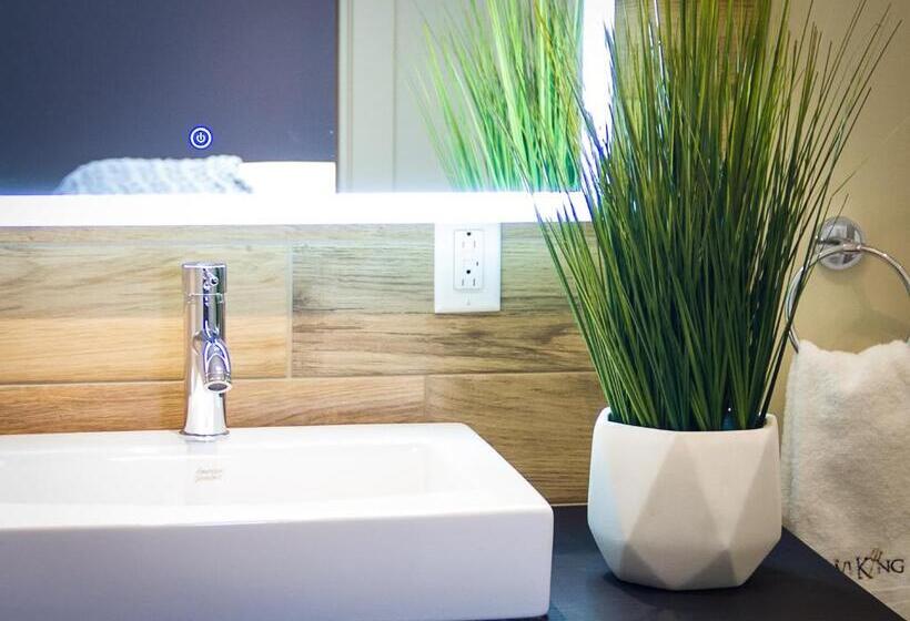 2 Bedroom Apartment with Views, Le Viking Resort & Marina