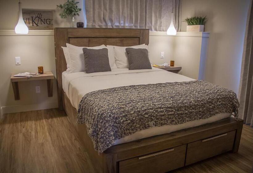 2 Bedroom Apartment with Views, Le Viking Resort & Marina