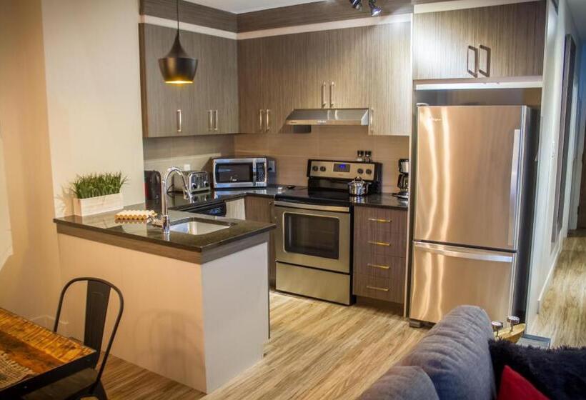 2 Bedroom Apartment with Views, Le Viking Resort & Marina