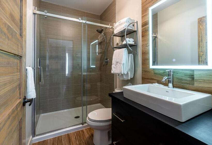 2 Bedroom Apartment with Views, Le Viking Resort & Marina