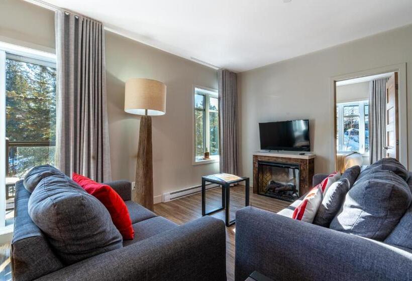 2 Bedroom Apartment with Views, Le Viking Resort & Marina