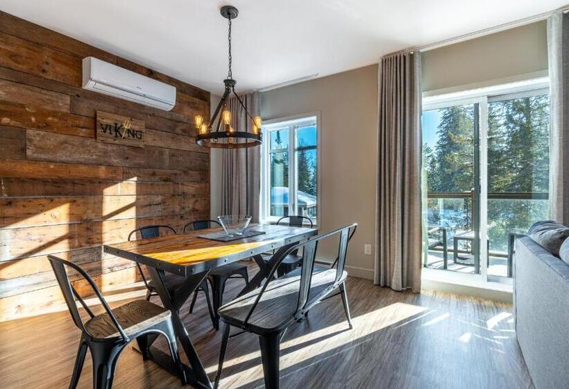 2 Bedroom Apartment with Views, Le Viking Resort & Marina