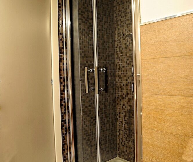 اتاق اکونومی, Casa Castagna