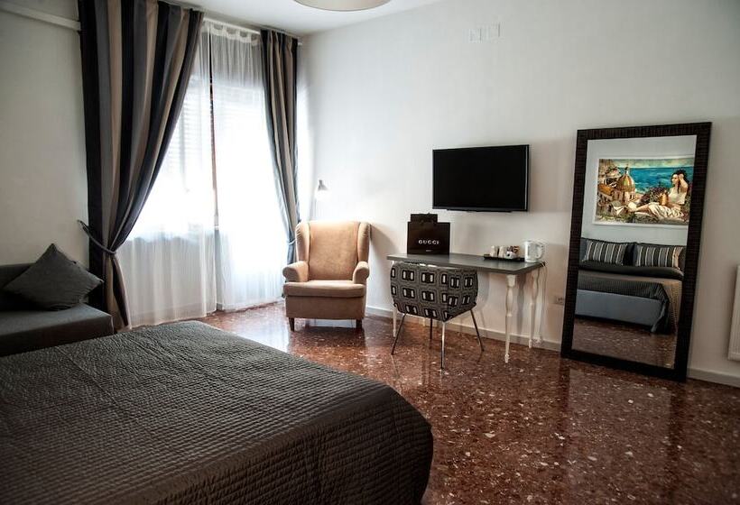 اتاق لوکس با بالکن, Casa Castagna