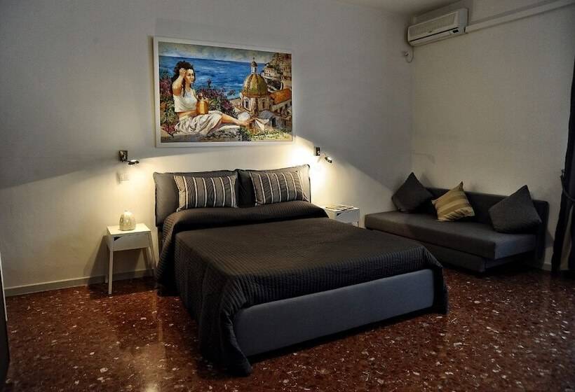 اتاق لوکس با بالکن, Casa Castagna