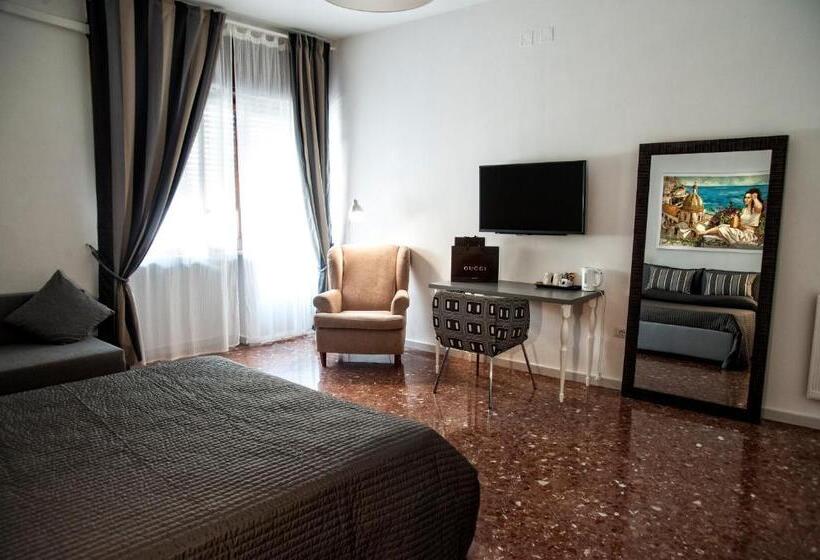 اتاق لوکس با بالکن, Casa Castagna