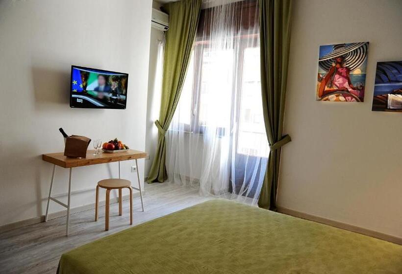 استودیوی لوکس, Casa Castagna