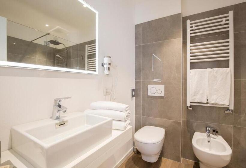 Полулюкс, Holiday Iv Gardan