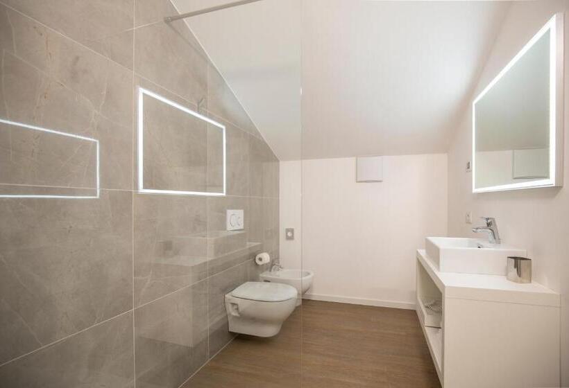 Полулюкс, Holiday Iv Gardan