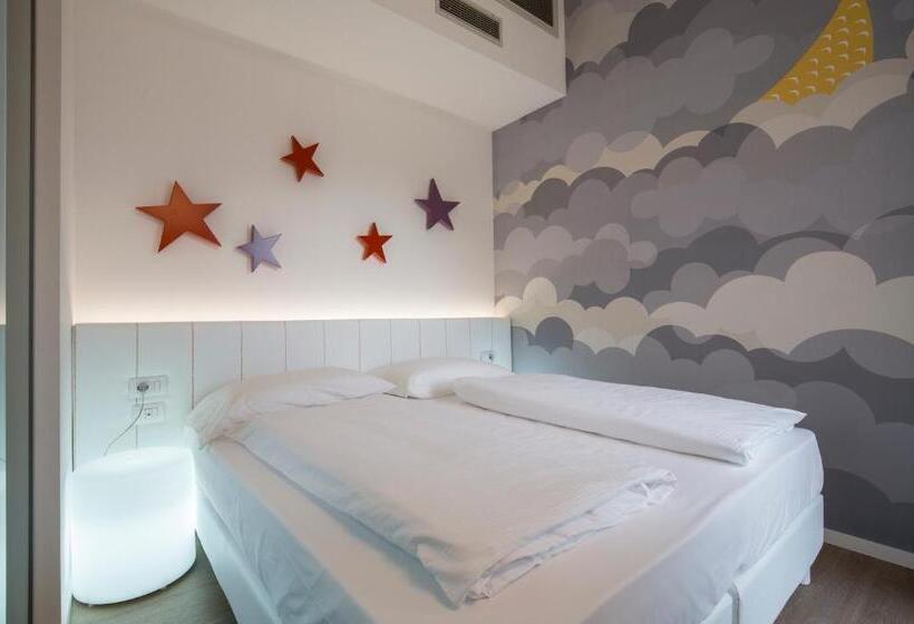 Полулюкс, Holiday Iv Gardan