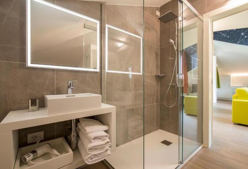 Полулюкс, Holiday Iv Gardan