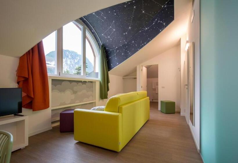 Полулюкс Повышенной Комфортности, Holiday Iv Gardan