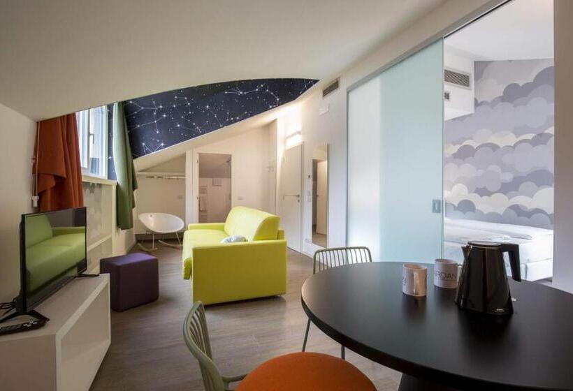 Полулюкс Повышенной Комфортности, Holiday Iv Gardan