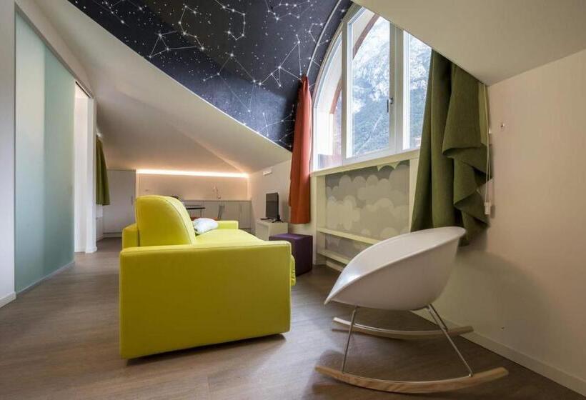 Полулюкс Повышенной Комфортности, Holiday Iv Gardan