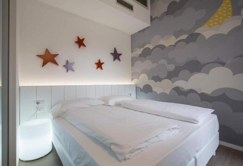 Полулюкс Повышенной Комфортности, Holiday Iv Gardan