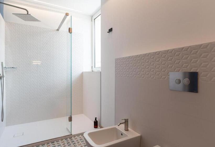 Люкс Кровать Кинг, Holiday Iv Gardan