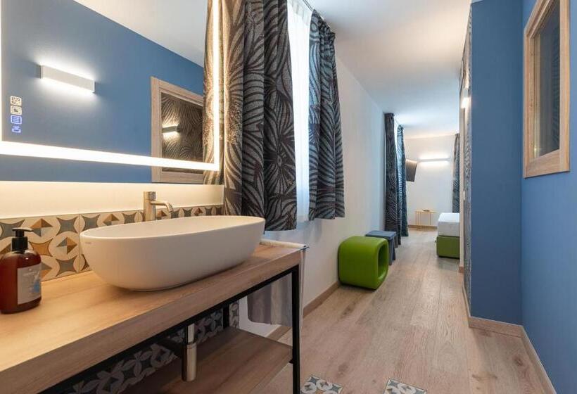 Люкс Кровать Кинг, Holiday Iv Gardan