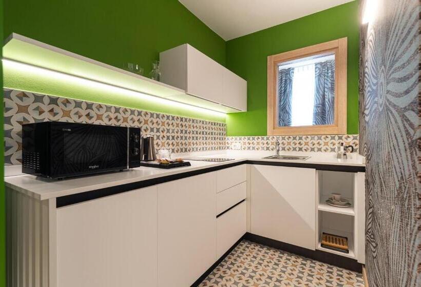 Люкс Кровать Кинг, Holiday Iv Gardan