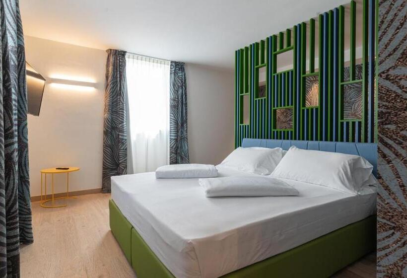 Люкс Кровать Кинг, Holiday Iv Gardan