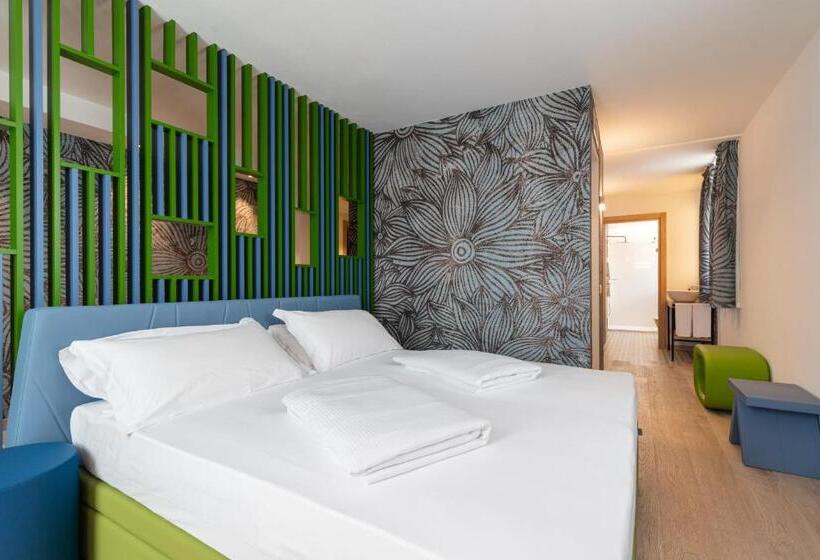 Люкс Кровать Кинг, Holiday Iv Gardan