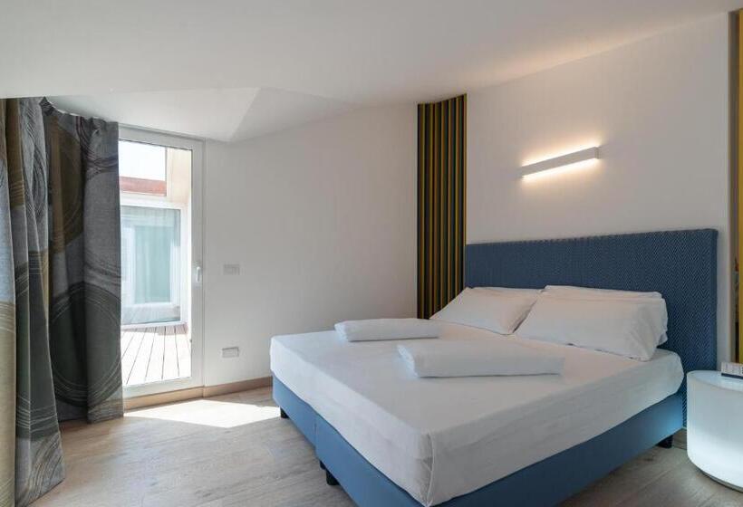 Люкс с Террасой, Holiday Iv Gardan