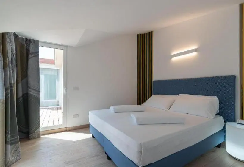 Suite with Terrace, Holiday Iv Gardan
